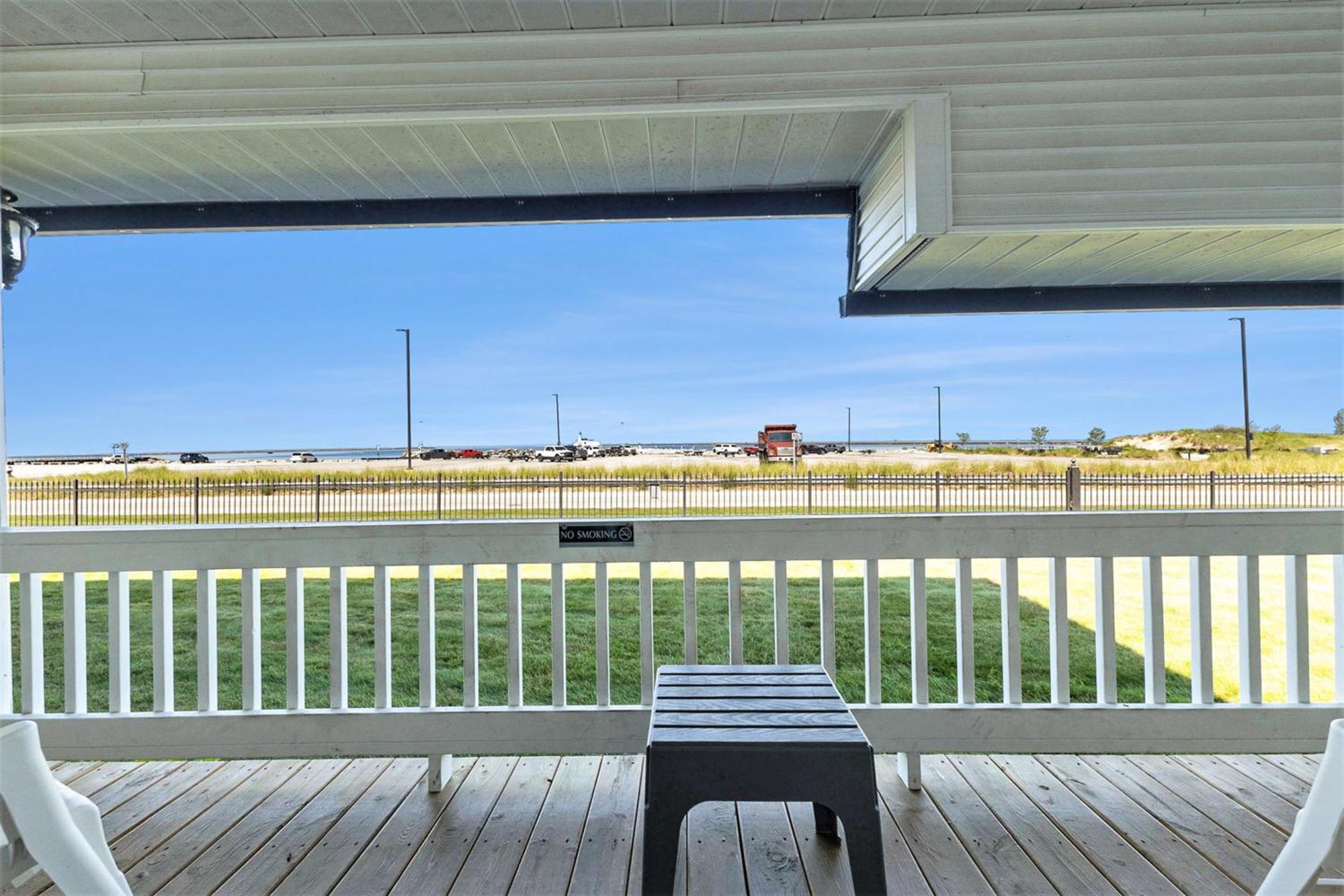 Snyders Shoreline Inn Ludington Exterior photo